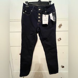 Tahari NWT Jeans Button Fly Skinny Jeans Amelia. Size 6/28